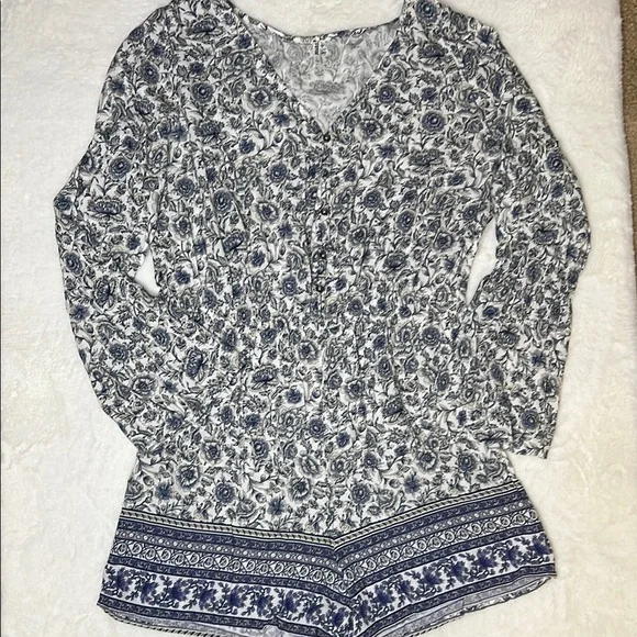 Mudd Floral Bell-Sleeve Romper Size L - Picture 2 of 8